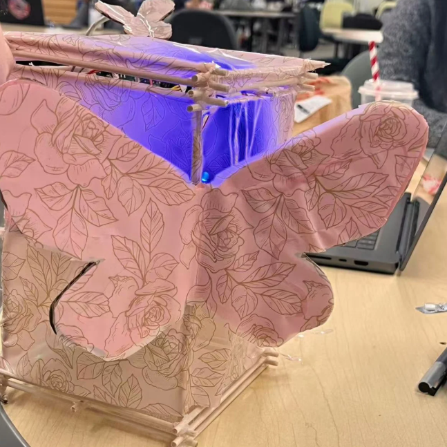 Blue light responds to the sound sensor